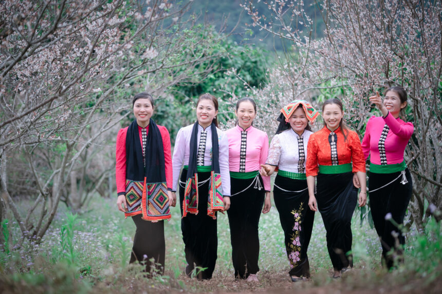 Women in Vat village